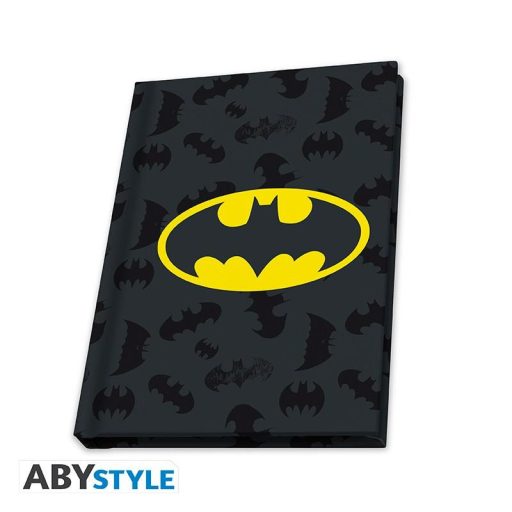 DC COMICS Batman ajándékcsomag: XXL pohár, kitűző, A6 zsebnaptár