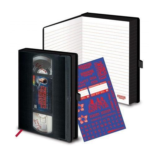 STRANGER THINGS (VHS SEASON ONE) Premium A5 Notebook / Stranger Things prémium A5 jegyzetfüzet - VHS szezon 1