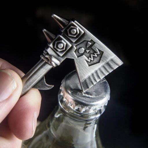 Warhammer Ork Choppa Choppa palacknyitó, sörbontó
